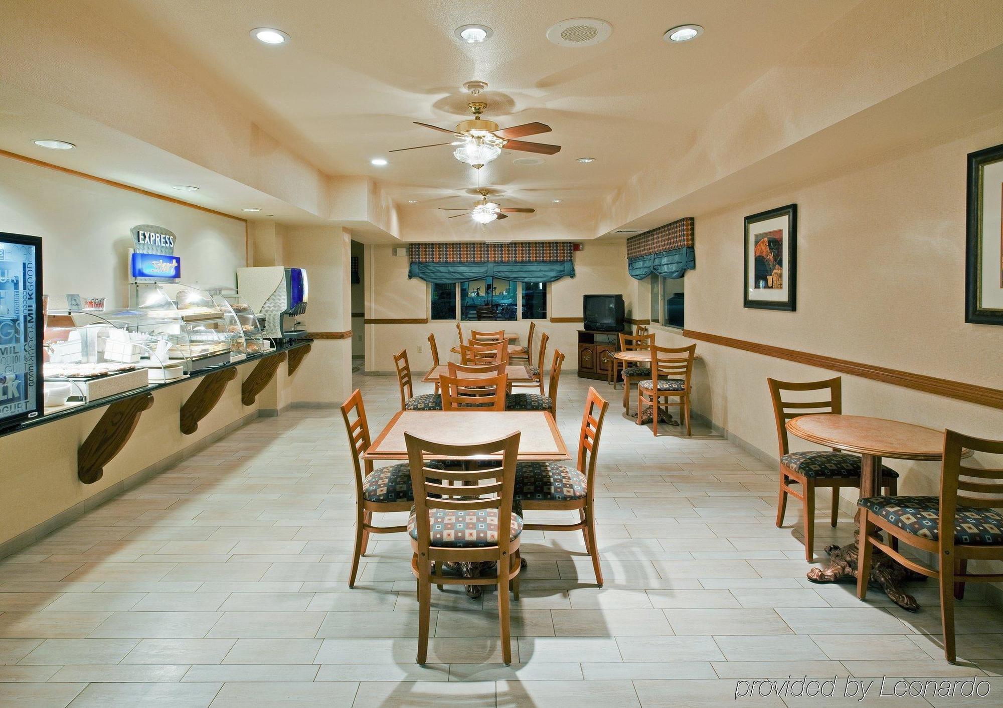 ฮอลิเดย์ อินน์ เอ็กซ์เพรส แฟลลอน ฟาลลอน ร้านอาหาร รูปภาพ